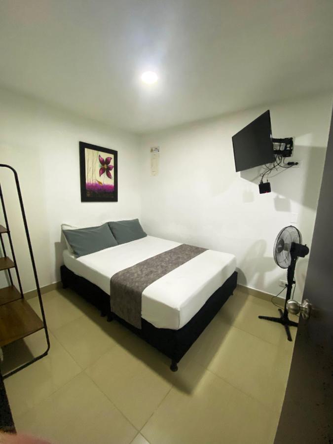 33 Hotel Bulerias เมเดยิน ภายนอก รูปภาพ