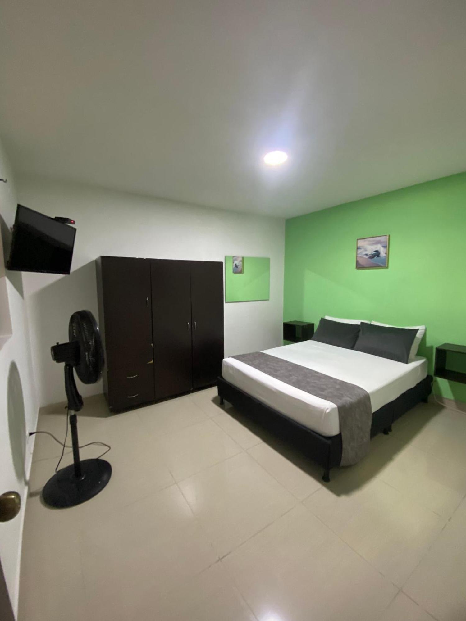 33 Hotel Bulerias เมเดยิน ภายนอก รูปภาพ
