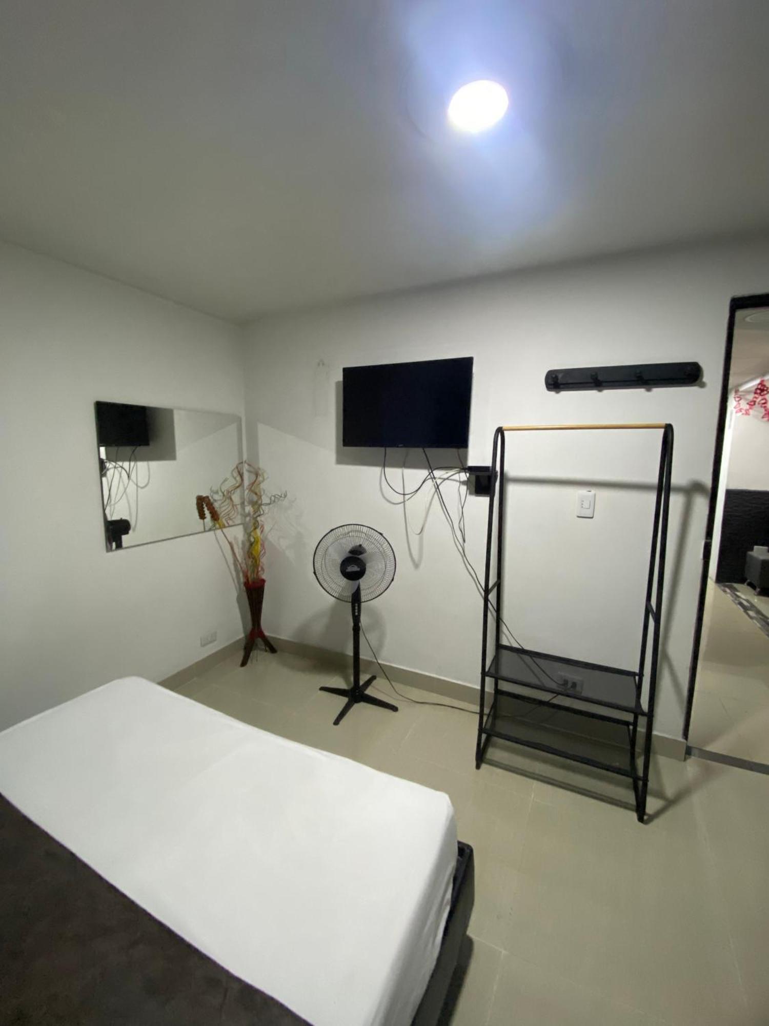 33 Hotel Bulerias เมเดยิน ภายนอก รูปภาพ